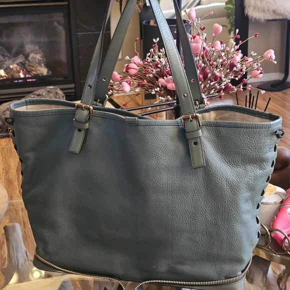 Chloe Dark Green Leather Tote - Picture 9 of 16